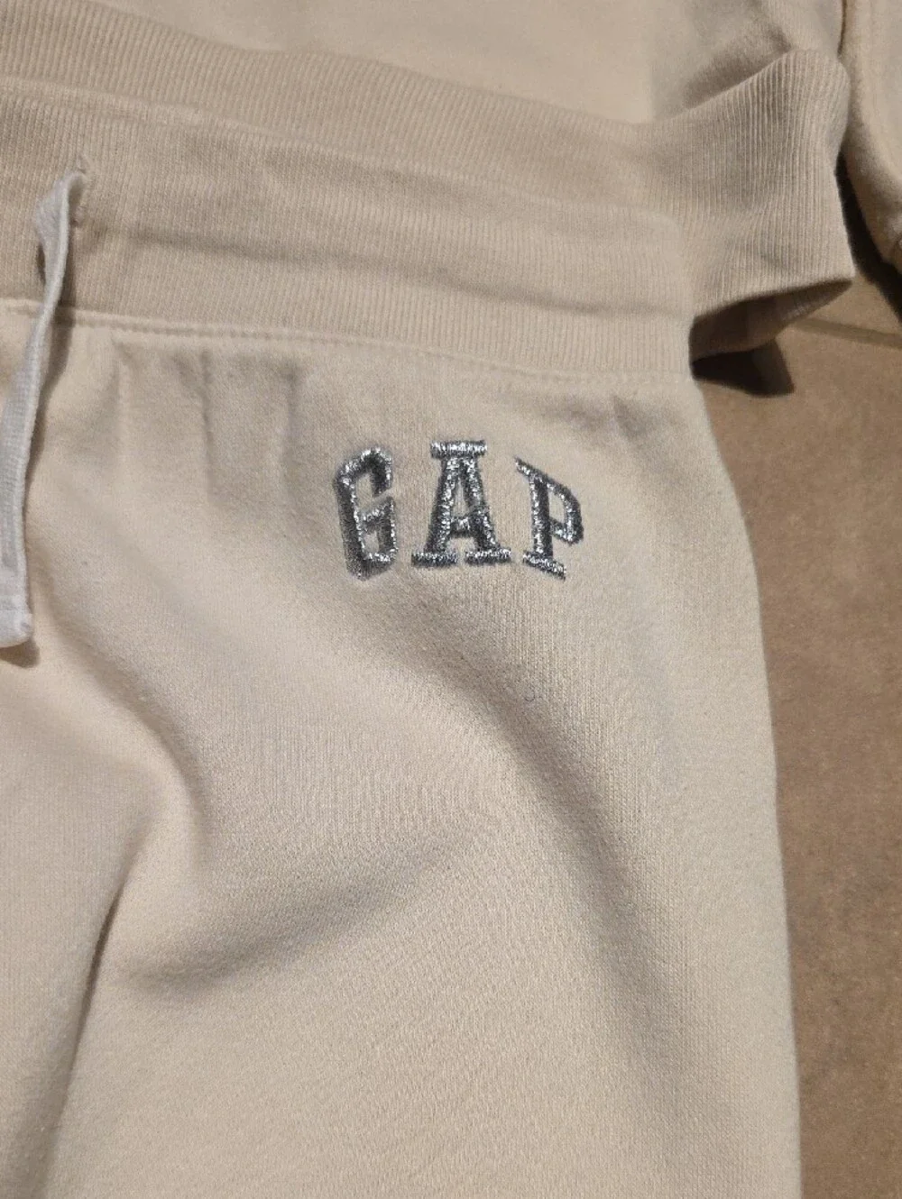 GAP Kids Disney Cream Sweatpants & Hoodie Set with Mickey & Minnie. Size S